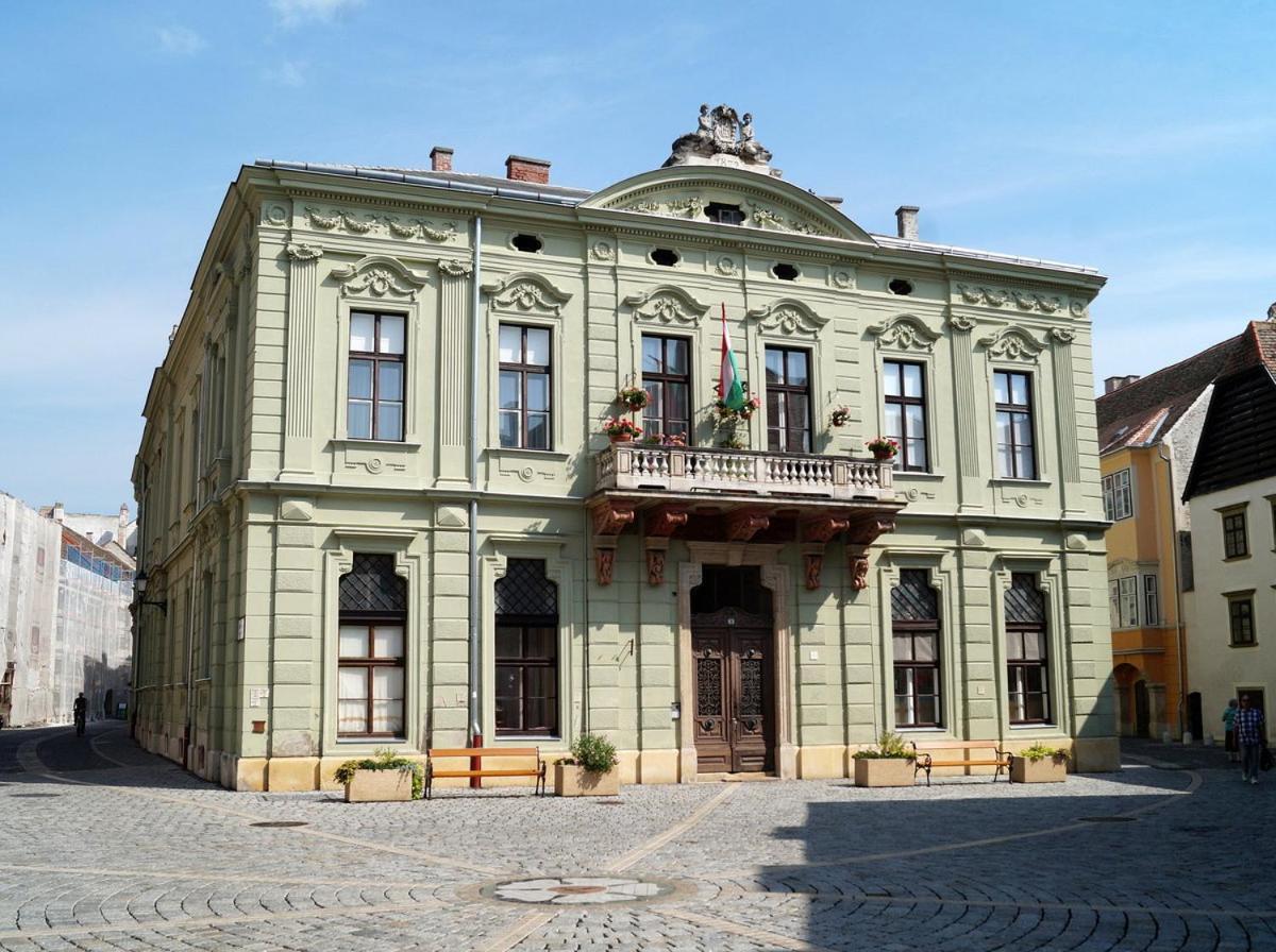 Belvarosi Erdesz-Lak Ödenburg Exterior foto